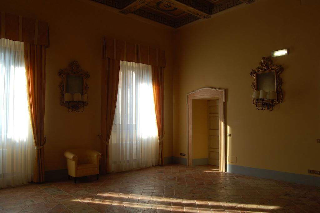 Palazzo Bonfranceschi Bed and Breakfast Belforte del Chienti Eksteriør billede